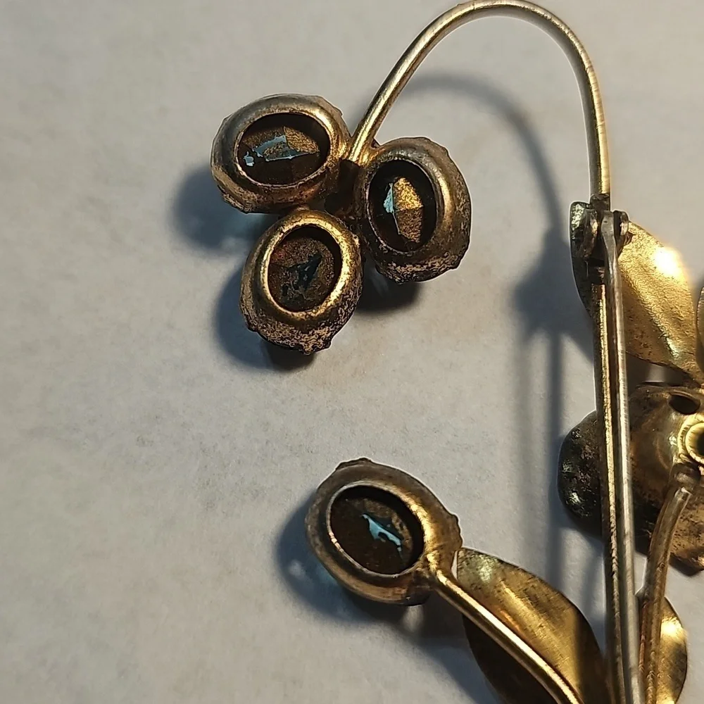 Vintage Coro Brooch with gem stones